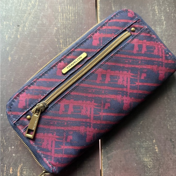 Travelon Single Zip RFID Blocking Wallet - Picture 1 of 4